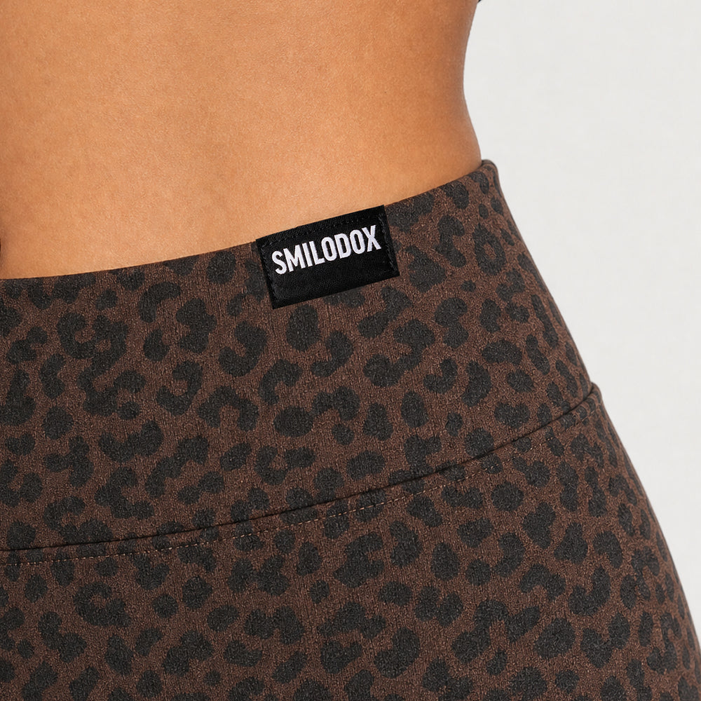 LEO Shorts Velvara